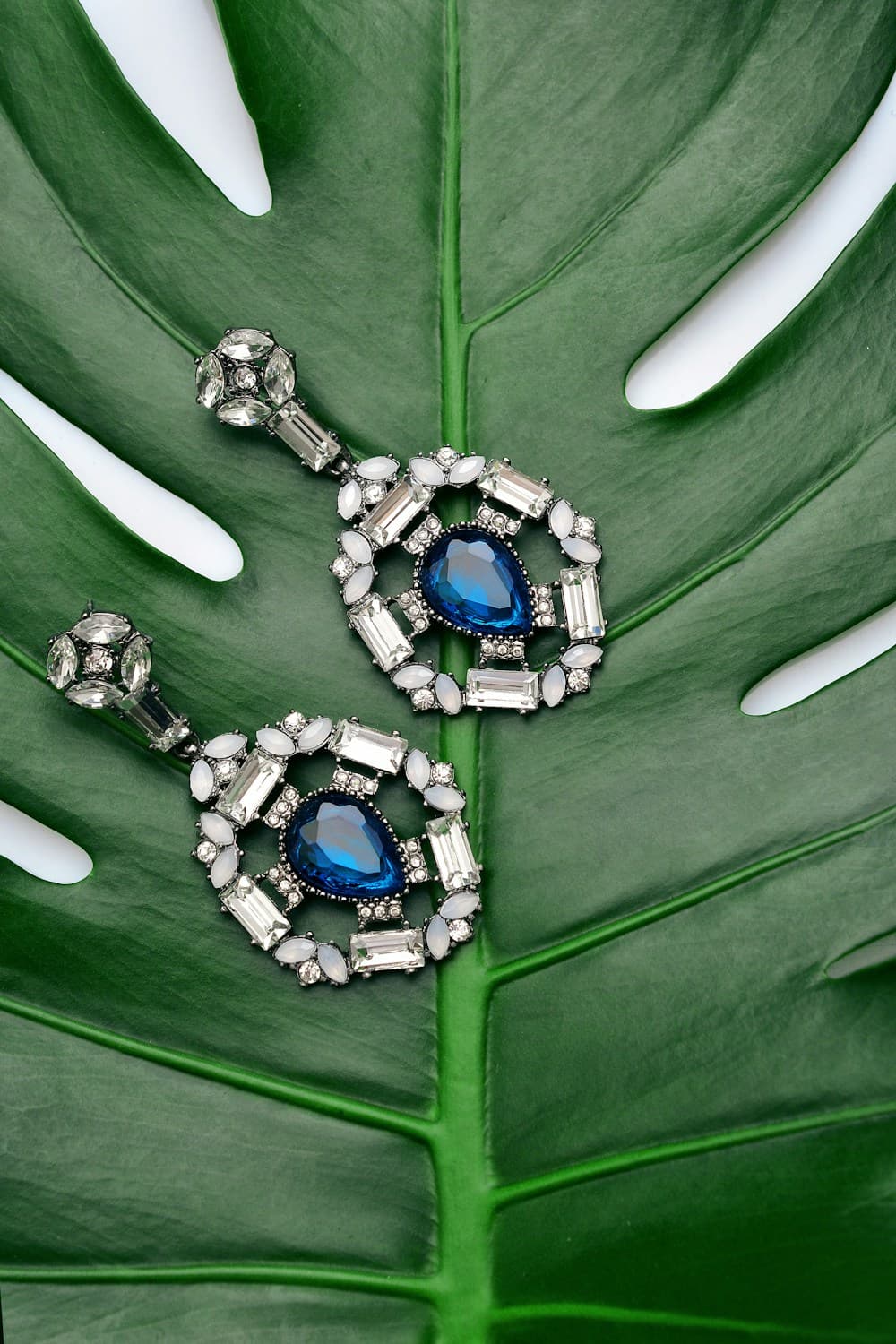 Imperial South Sea Pearl & Emerald Chandelier Lifestyle